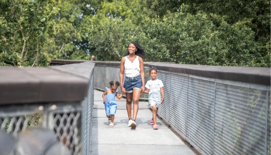 Family enjoy the Treetop Walkway3